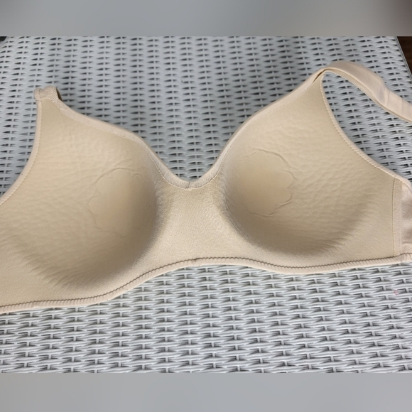 Hanes Tan Seamless Contour Bra - Picture 3 of 5